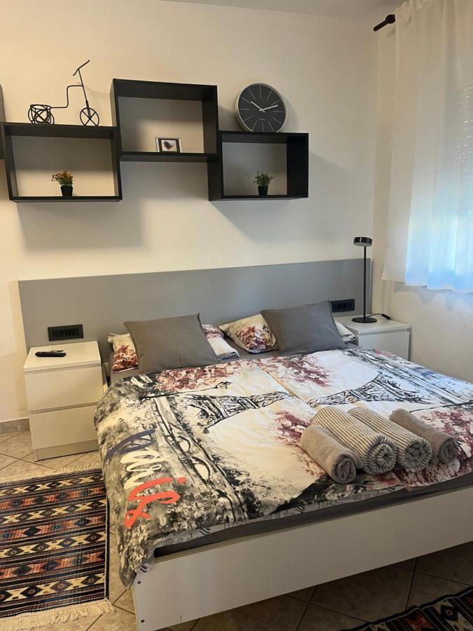 Lounge Appartment Luna โปเรช ภายนอก รูปภาพ